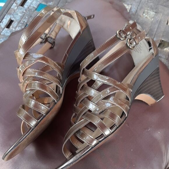 3/10$ Circa Joan David gold/bronze Strappy wedges - Picture 4 of 6